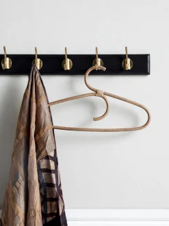 Perchero de pared de madera Edgy