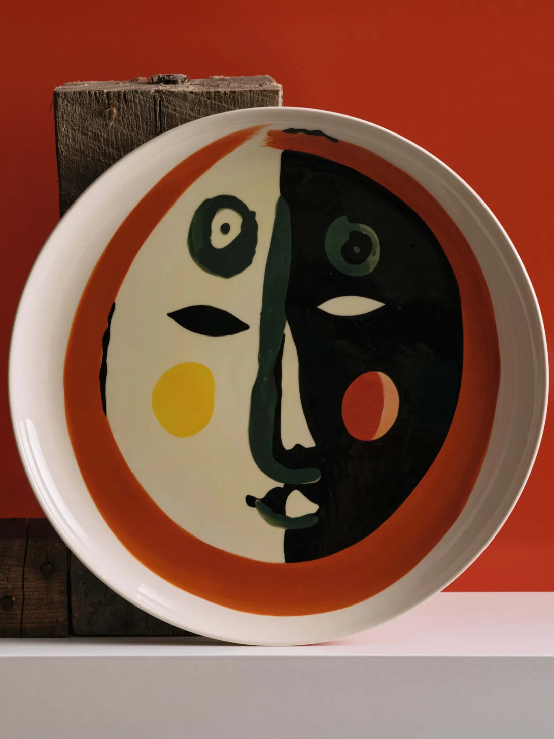 Plato con esmalte reactivo Feast