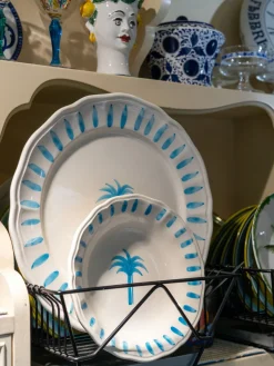 Plato hondo pintado a mano The Palms