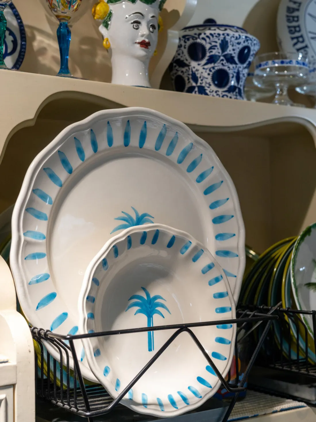 Plato hondo pintado a mano The Palms