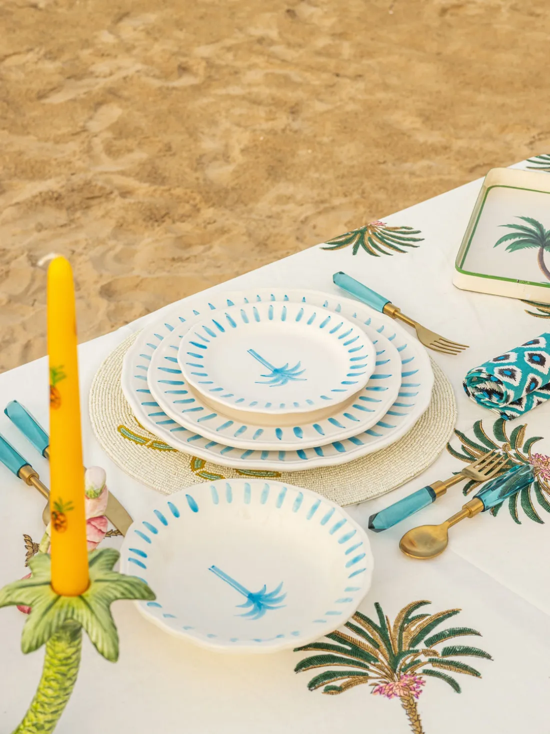 Plato hondo pintado a mano The Palms