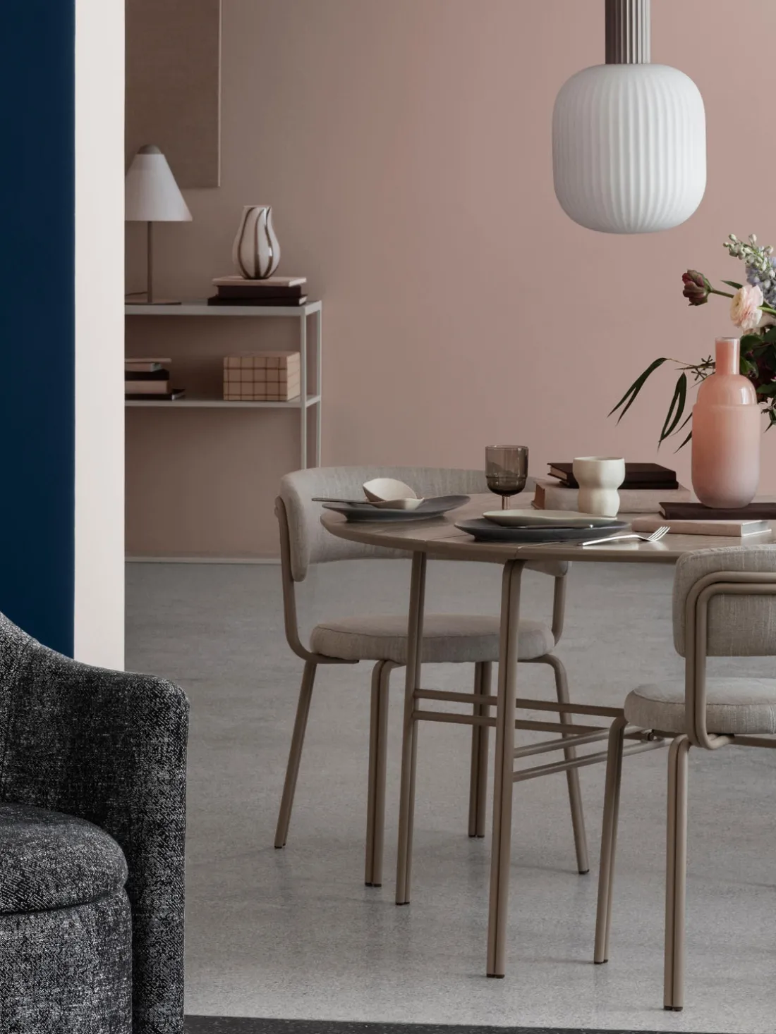 Plato llano con forma orgánica artesanal Limfjord