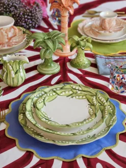 Plato llano pintado a mano Lily of the Valley