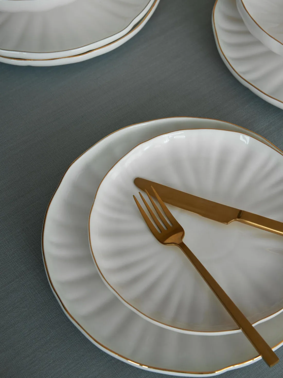 Platos llanos de porcelana con relieves Sali, 2 uds.