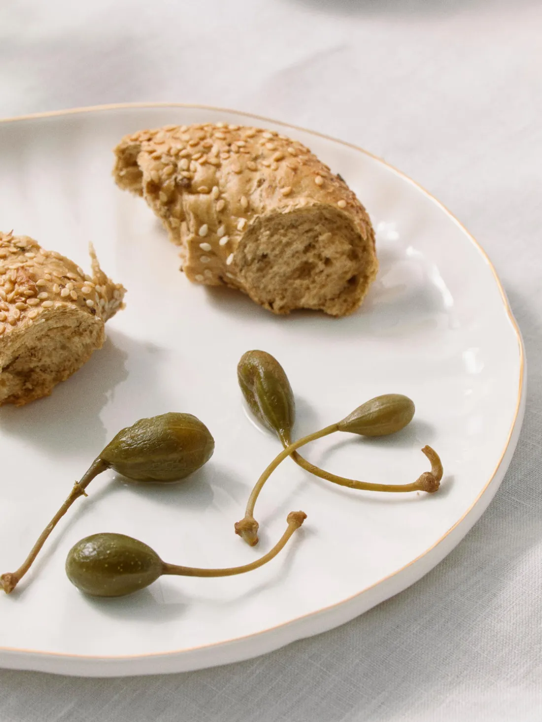 Platos llanos de porcelana con relieves Sali, 2 uds.