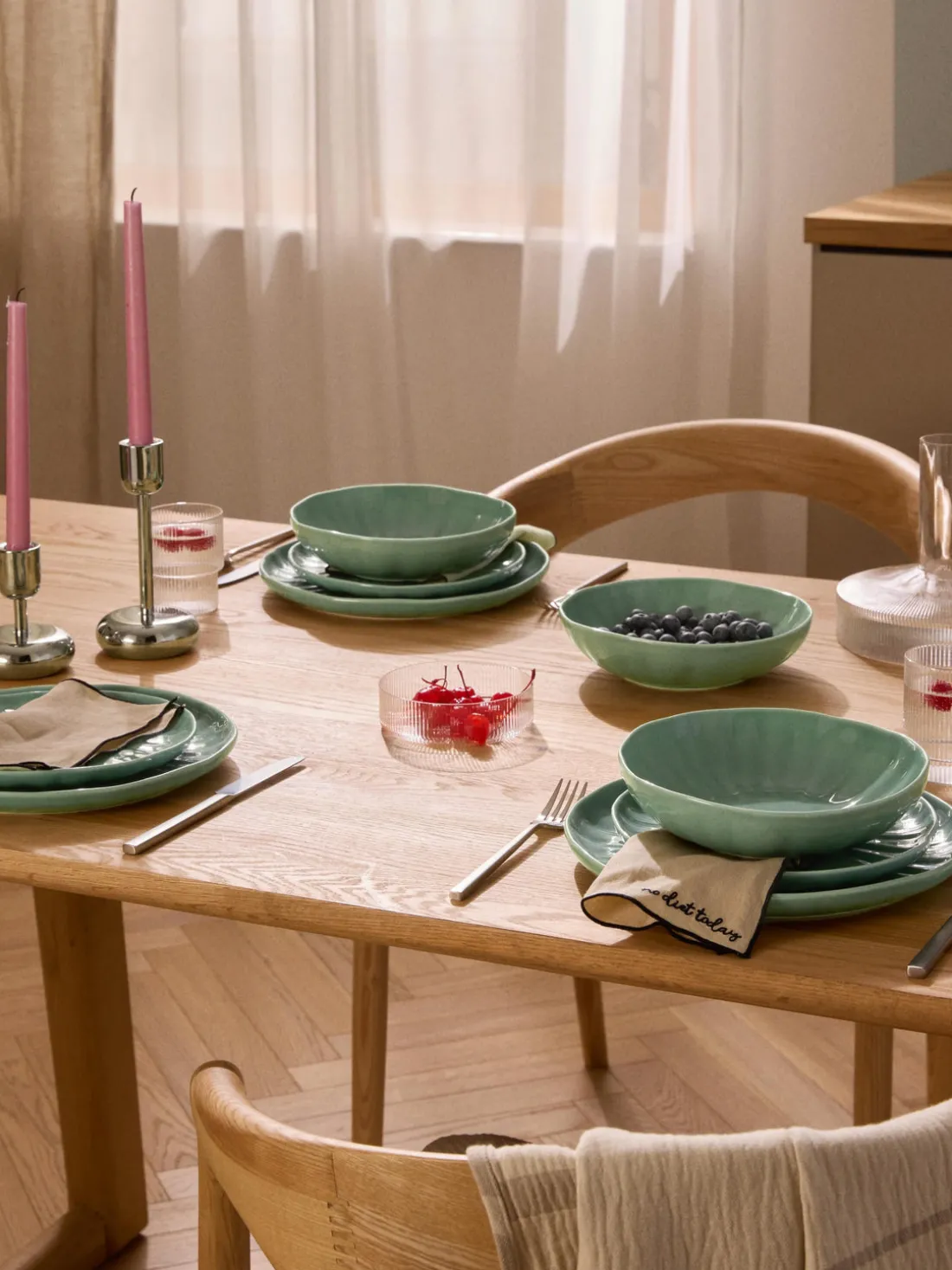 Platos llanos de porcelana con relieves Sali, 4 uds.