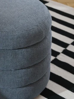 Puf con espacio de almacenamiento Alto