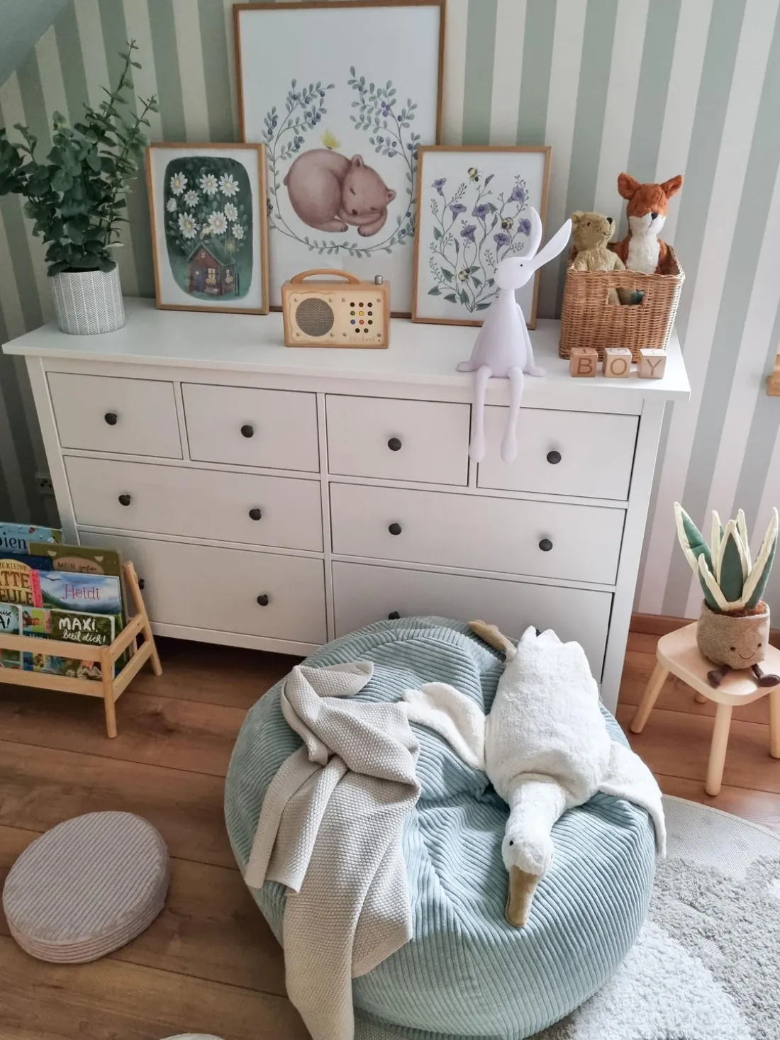 Puf infantil artesanal de pana Flora