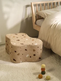 Puf infantil artesanal en tejido bouclé Cloud