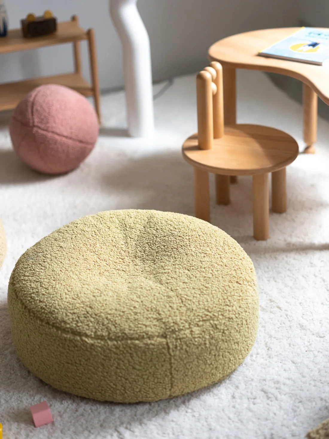 Puf infantil de borreguillo Sugar, Ø 65 cm