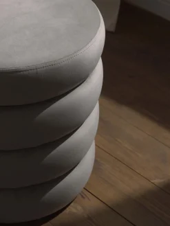 Puf reposapiés de terciopelo Alto