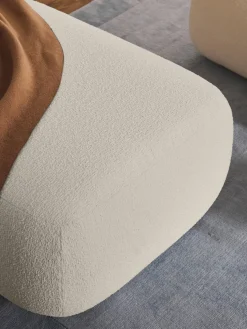 Puf reposapiés en tejido bouclé Sofia