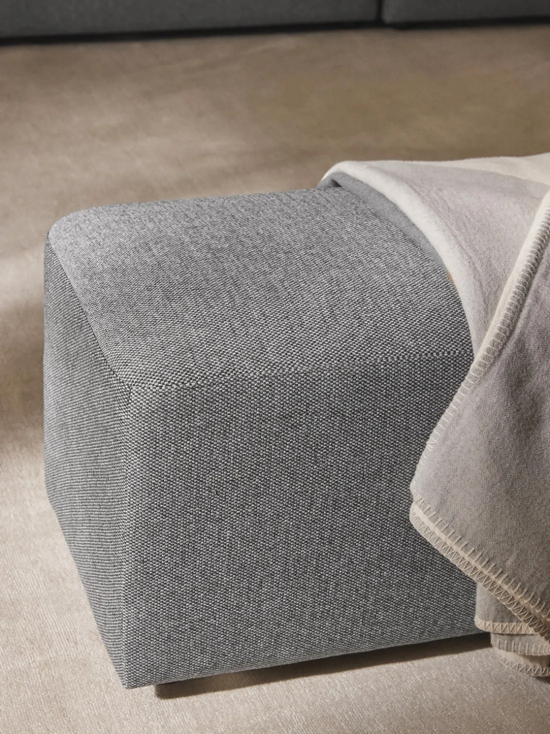 Puf reposapiés Melva, 99 x 42 cm