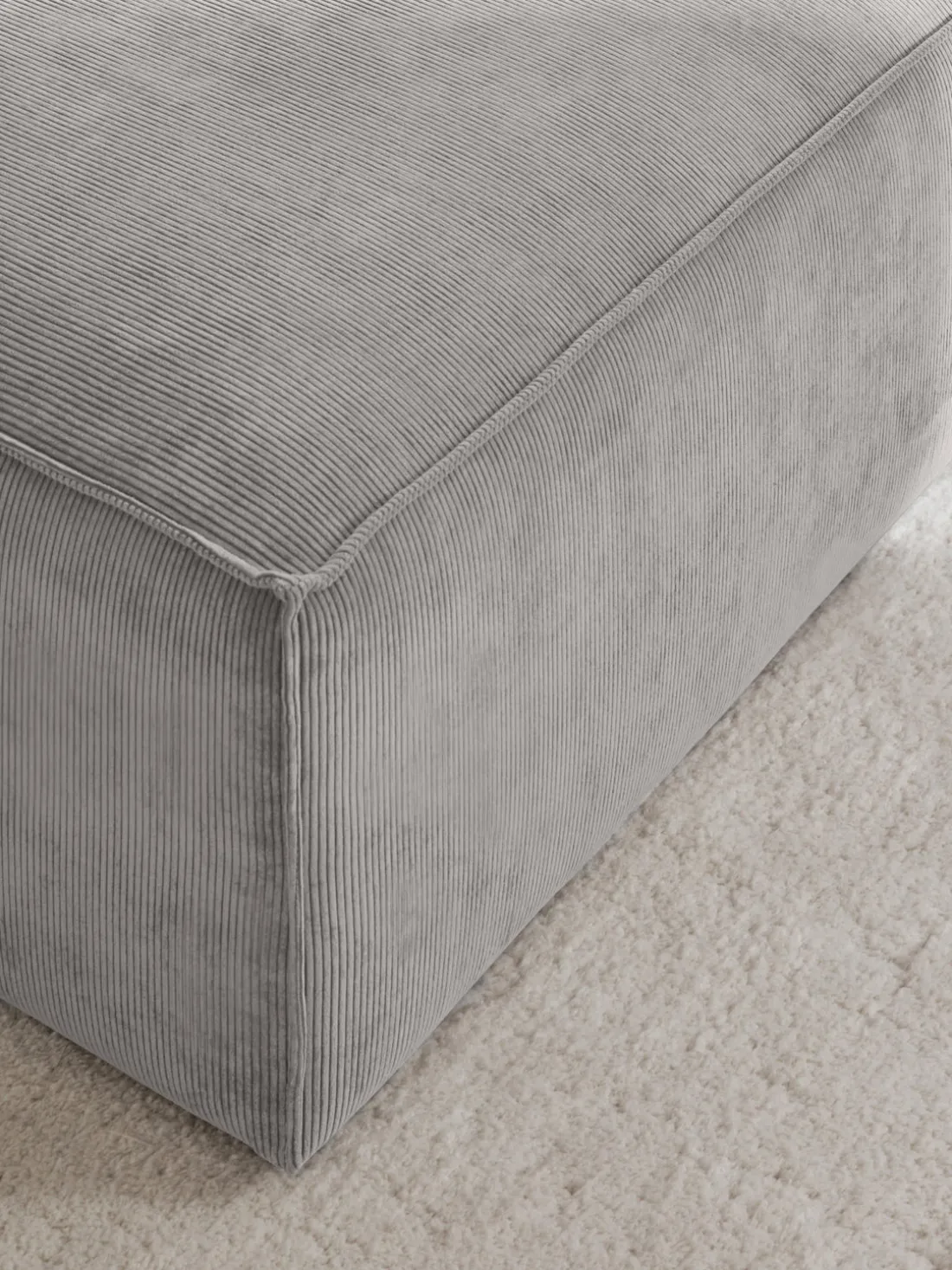 Reposapiés puf de pana Lennon