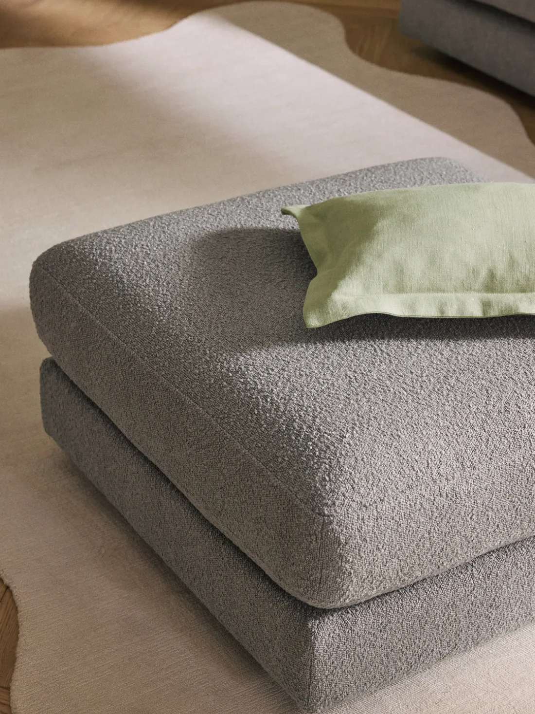 Reposapiés puf en tejido bouclé Tribeca