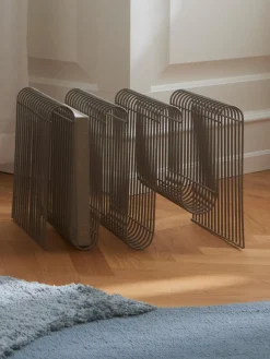 Revistero de metal Curva