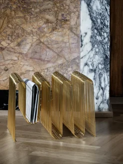 Revistero de metal Curva