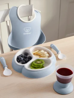 Set de vajilla infantil Bliss con babero, 4 pzas.