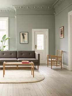 Silla con reposabrazos artesanal de madera de roble J82