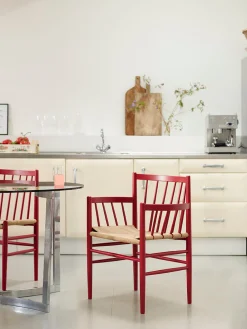 Silla con reposabrazos de madera J81