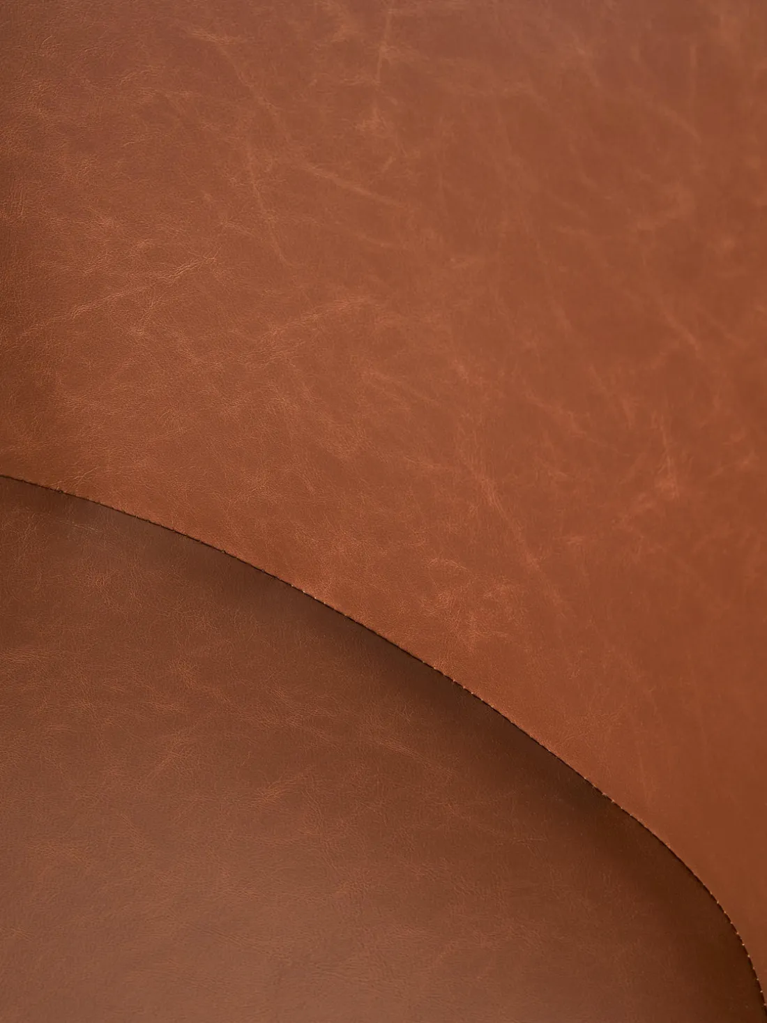 Silla de escritorio con asiento estrecho de cuero sintético Fiji