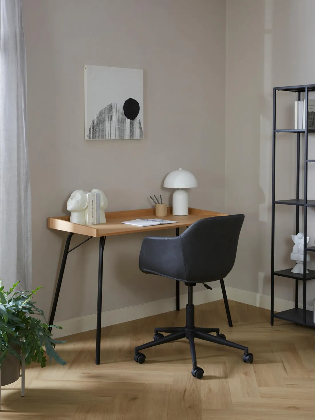 Silla de escritorio con asiento estrecho de cuero sintético Fiji