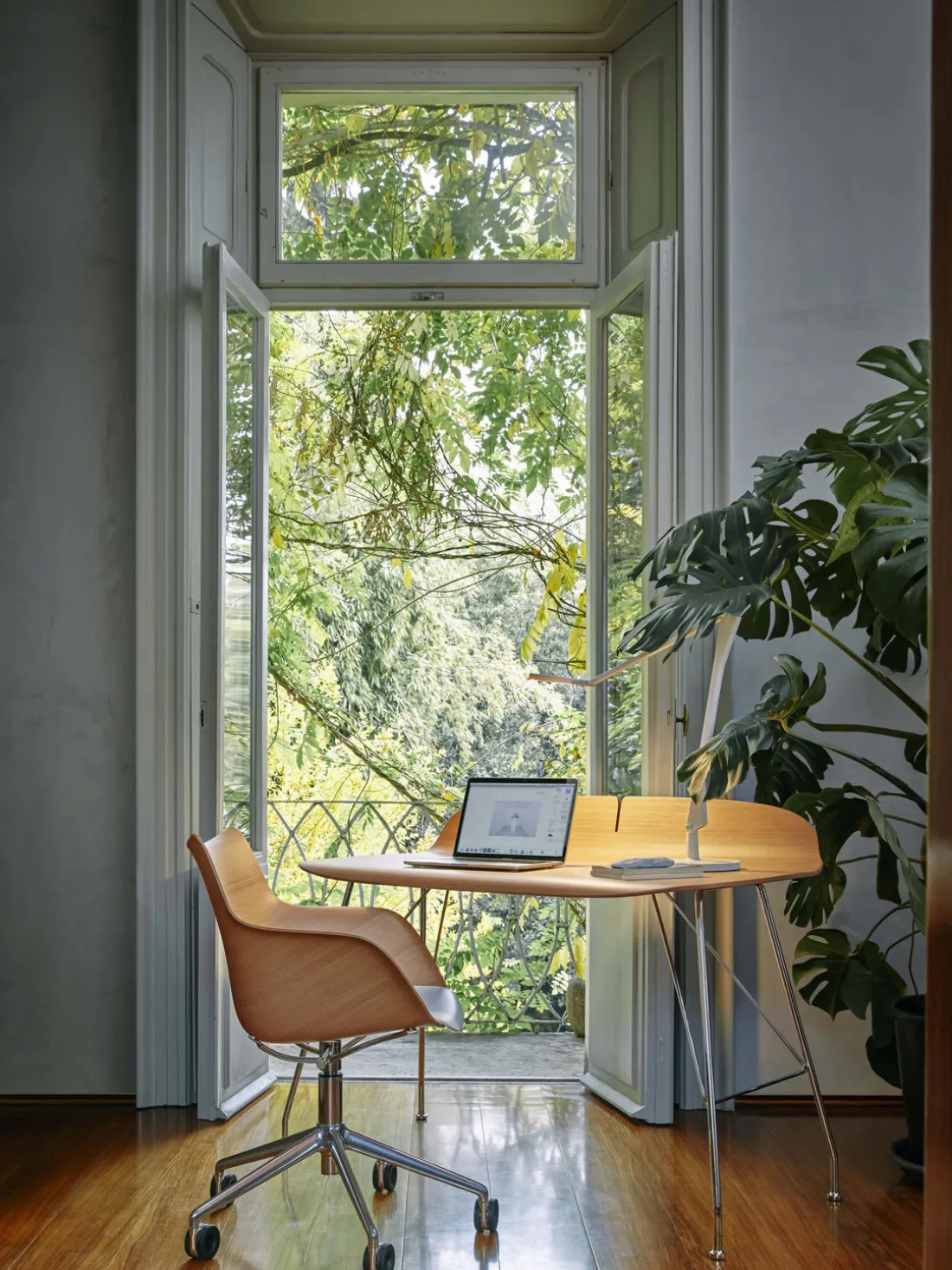 Silla de escritorio con reposabrazos Q/WOOD, altura regulable