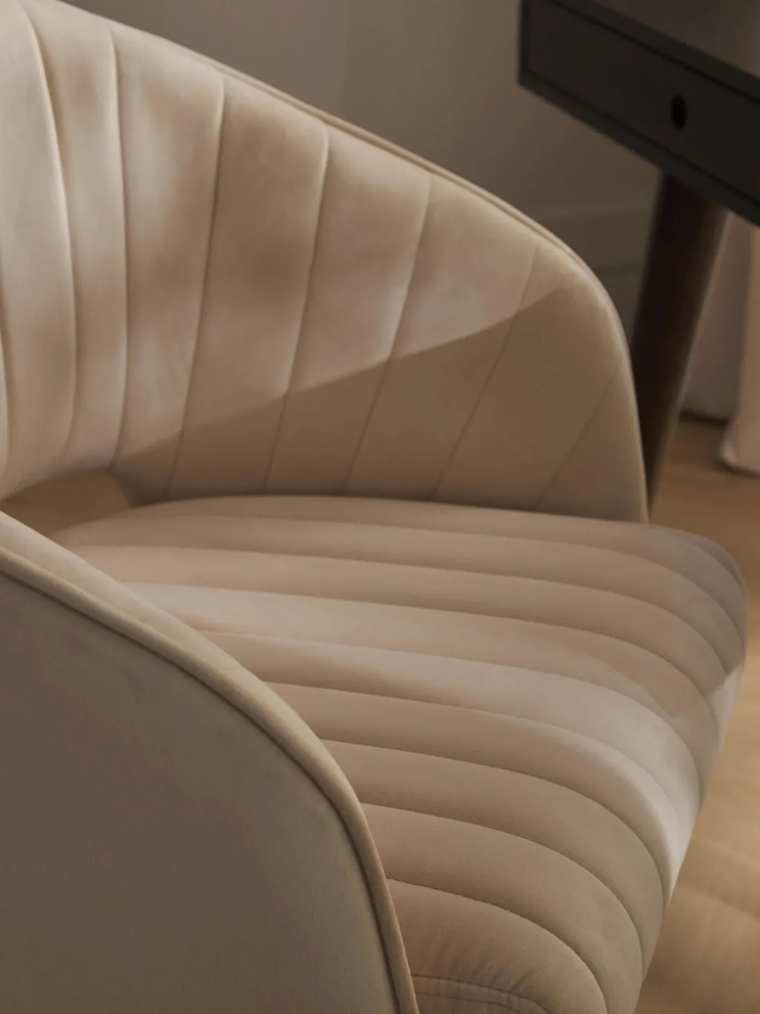 Silla de escritorio de terciopelo con reposabrazos Laria, altura regulable