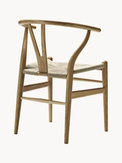 Silla de madera con asiento tejido a mano CH24