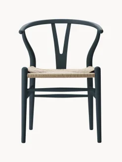 Silla de madera con asiento tejido a mano CH24
