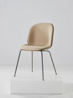 Silla tapizada con asiento Beetle