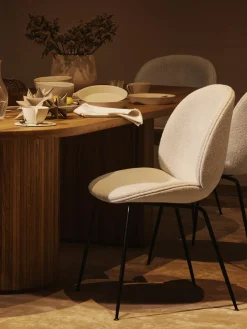 Silla tapizada en tejido bouclé Beetle