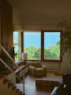 Sillón artesanal de terciopelo Arc