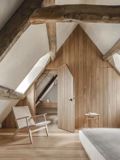 Sillón con asiento y respaldo tejidos a mano CH25