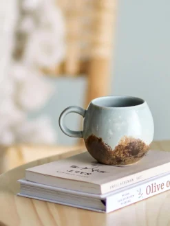 Taza artesanal con esmalte Paula