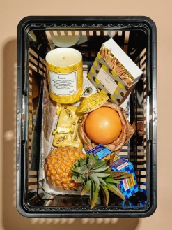 Vela perfumada artesanal Leo (rosa, sándalo y cedro)