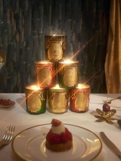 Vela perfumada artesanal Arosa (ámbar, madera de cachemira, madera de cedro y sándalo)