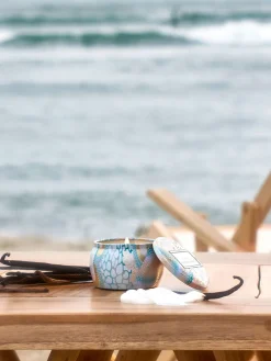 Vela perfumada artesanal California Summers (sal marina, vainilla cálida, madera de teca)