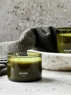 Vela perfumada de tres mechas Oud Leaf (rosa, madera de cedro, jazmín, iris y lirio de los valles)