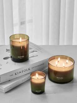 Vela perfumada pequeña Oud Leaf (rosa, madera de cedro, jazmín, lirio y lirio de los valles)