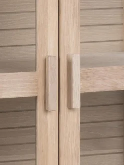 Vitrina de madera con puertas de vidrio Linley