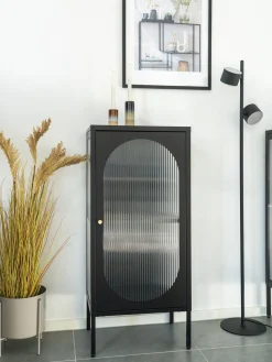 Vitrina de madera de roble con relieves Adelaide