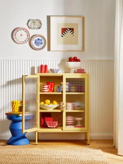 Vitrina de metal con cristal acanalado The Mixer