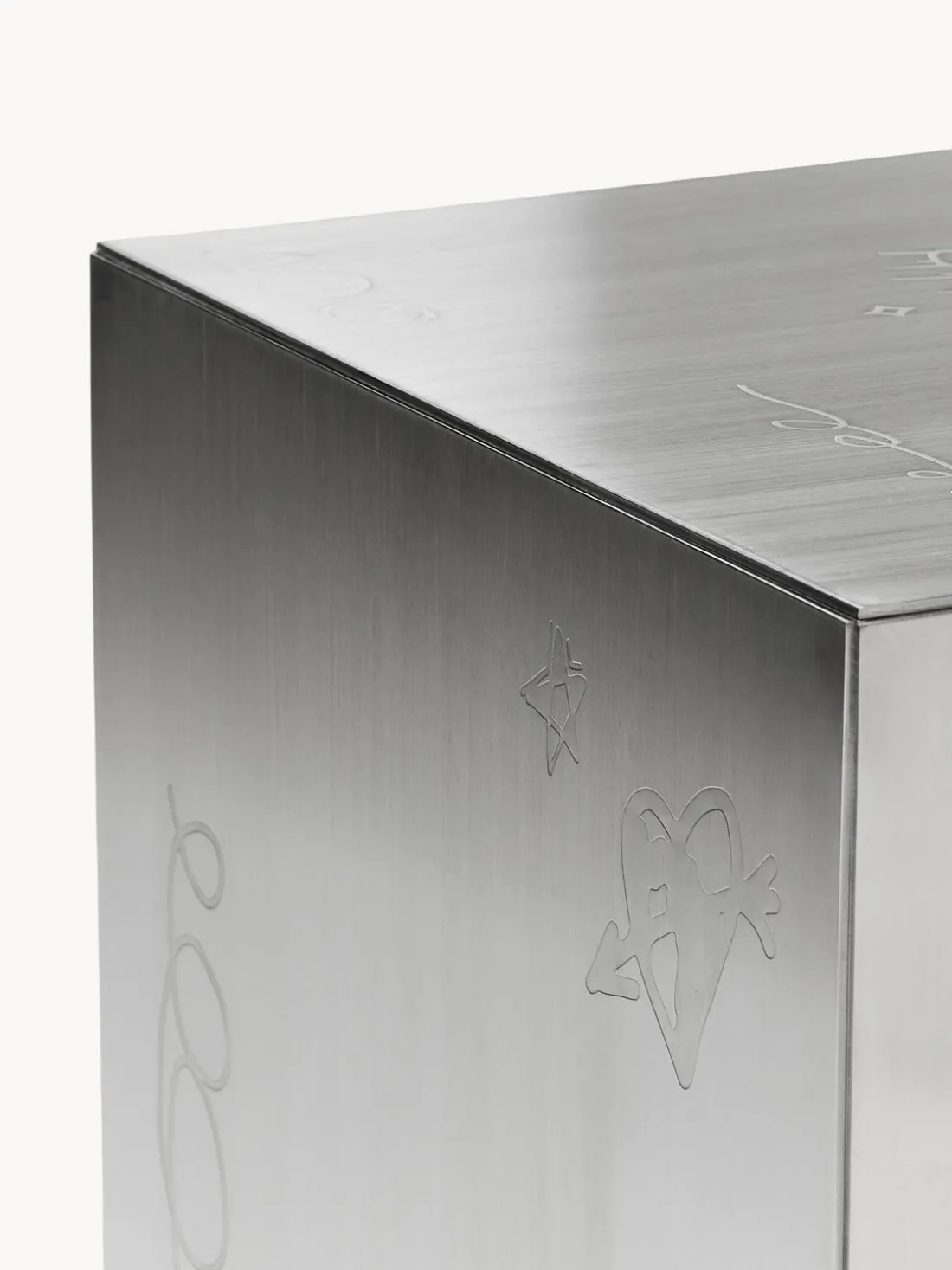 Westwing | Crosby Studios, mesa auxiliar de metal Basse