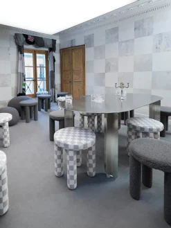 Westwing | Crosby Studios, taburete tapizado en tejido bouclé